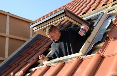 Pose de fenêtres de toit Velux à Brains-sur-Gée